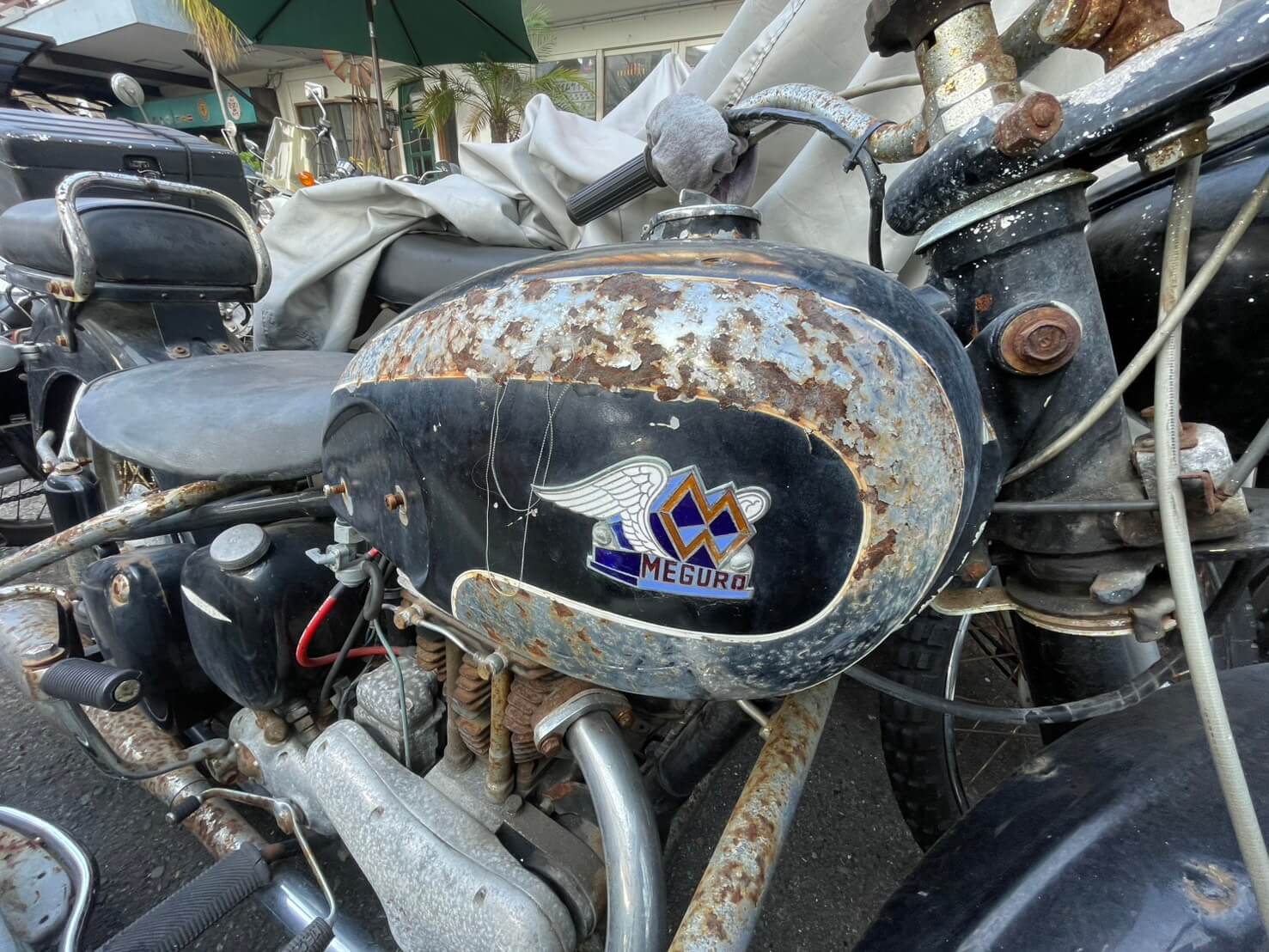 MEGUROのロゴ部分