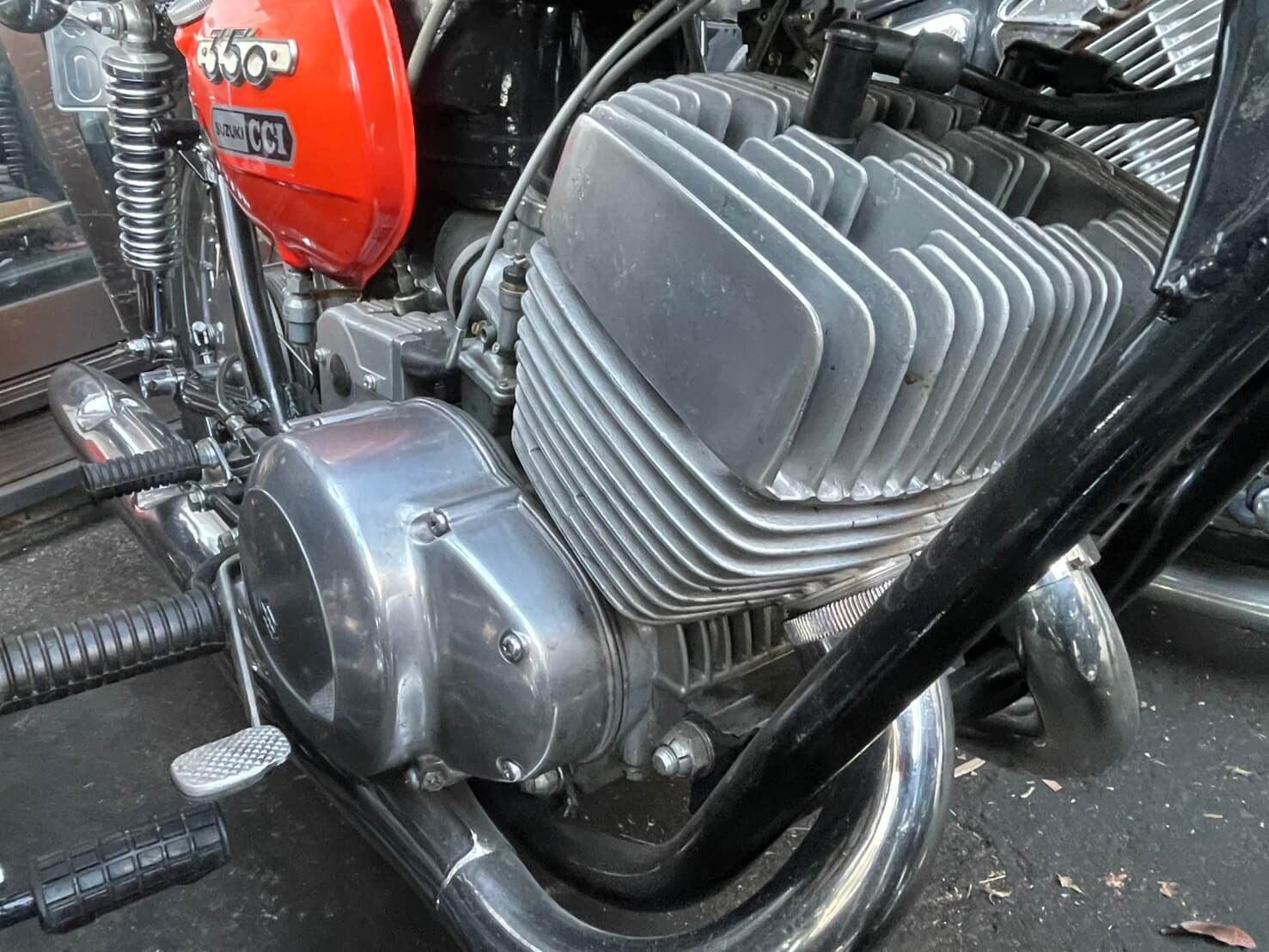 SUZUKIのエンジン部分